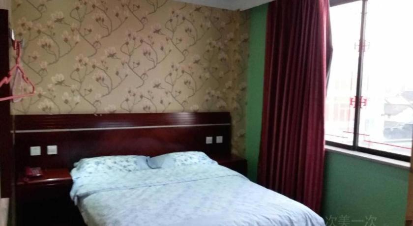Shell Baoshan Meilanhu Luosheng Road Hotel 2*